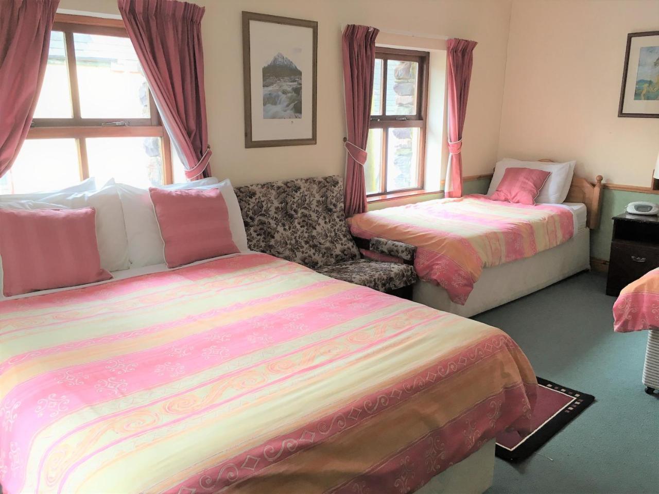O'Connors Guesthouse Faha  Ngoại thất bức ảnh